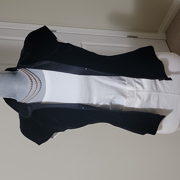 AKRIS WOMENS BLACK  VELVET VEST excellent condition - Picture 5 of 12